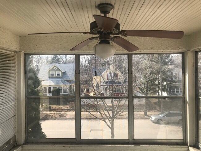 3 season porch, with a ceiling fan - 2917 S 31st Ave