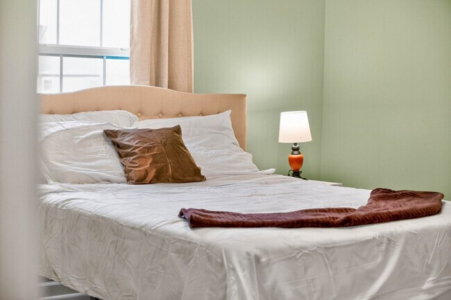 Building Photo - 1961 Creek Bank Dr