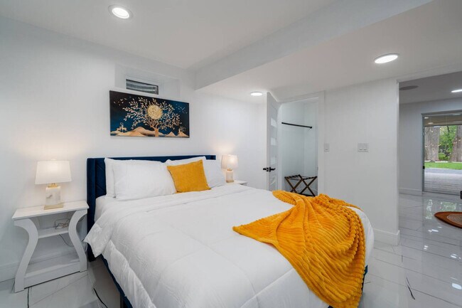 Building Photo - 4016 Eaton Dr