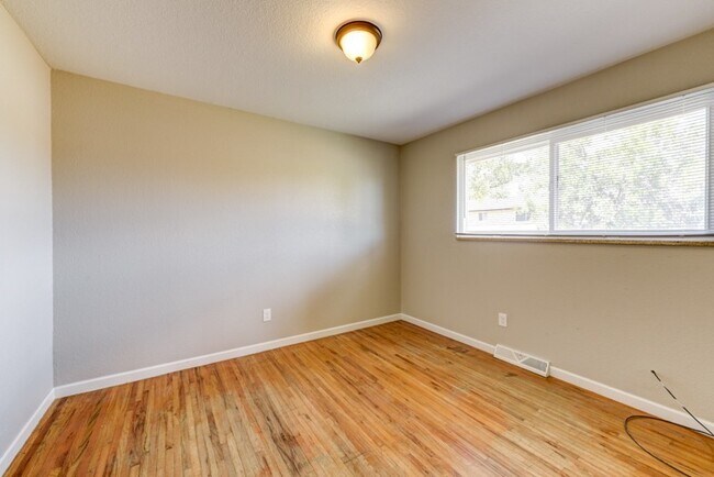 Building Photo - 3873-3883 West 89th Way