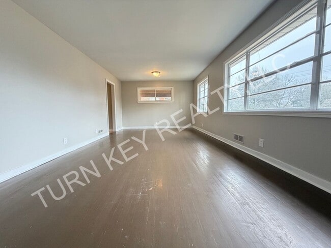 Building Photo - Home for Rent in Roebuck **ACCEPTS SECTION 8**