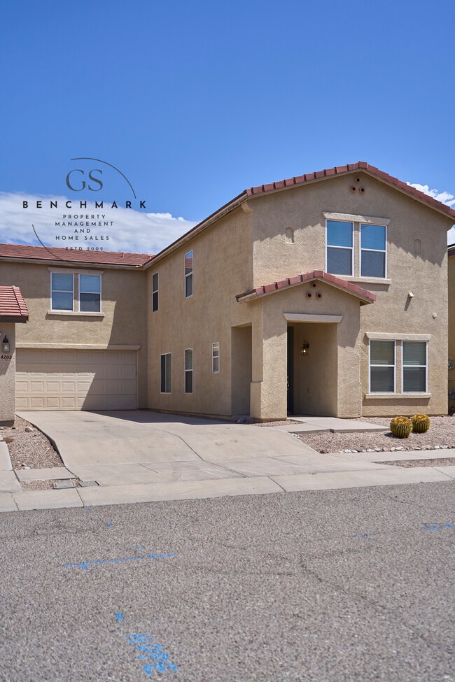 Primary Photo - 4211 E Wading Pond Dr