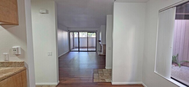 Building Photo - 508 Woodside Oaks