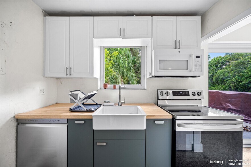 Building Photo - 2271 SW 38th Ave