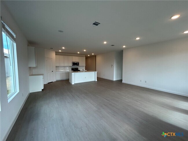 Building Photo - 728 Horsetail Ln