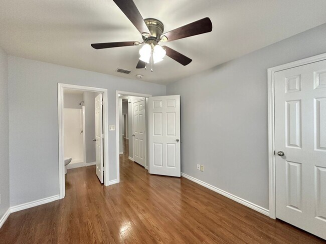 Building Photo - 3 Bedroom 2 Bath Duplex at Mansion Creek i...