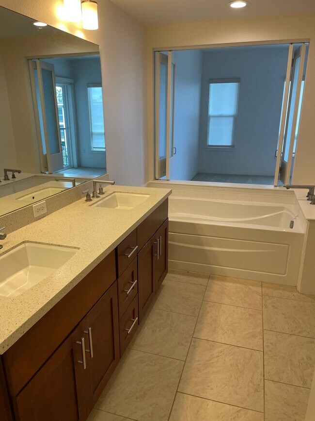 Building Photo - Ka Malanai at Kailua Phase II - 2 bedroom,  2 bath with 2 covered parking - $4,000.