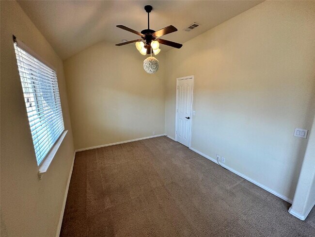 Building Photo - Stunning 3 Bedroom Home in Holland Meadows