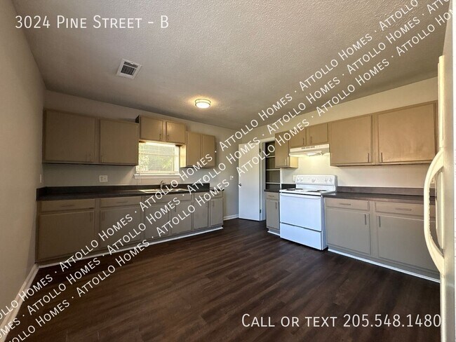 Building Photo - 3024 Pine St