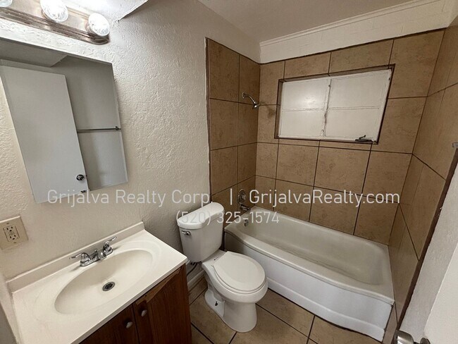 Building Photo - 2814 S Coconino Vista