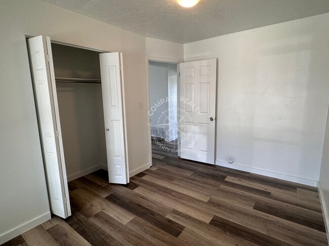 Building Photo - 258 W 400 S