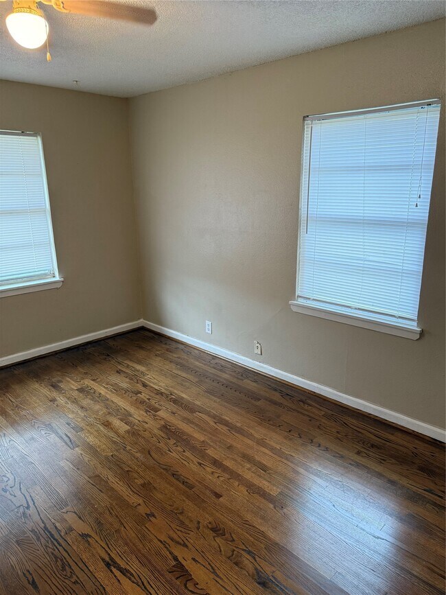 Building Photo - 216 Schilling Ave
