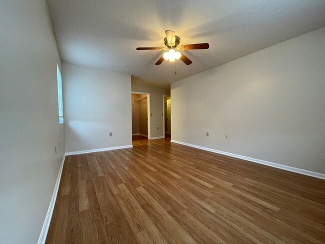 Building Photo - 6775 Meadow Creek Dr