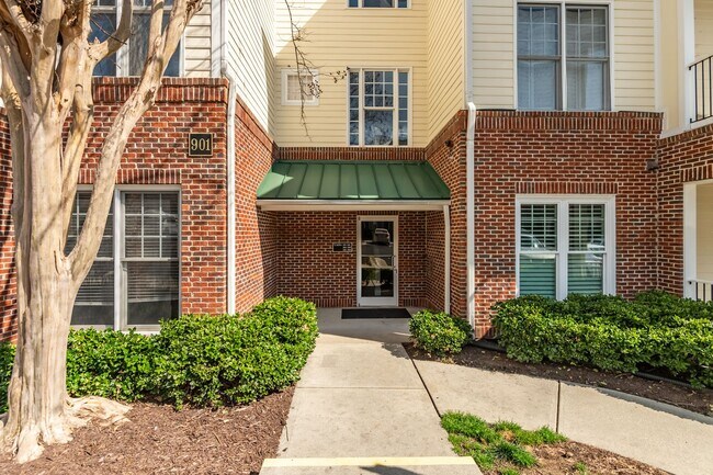 Building Photo - **Application Pending** Freshly Updated 2BR/2BA Condo - Minutes to North Hills