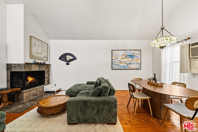 Building Photo - 906 Kings Rd