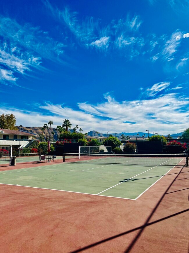 Building Photo - 1900 S Palm Canyon Dr