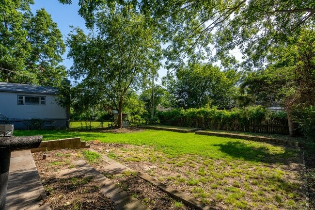 Building Photo - 3 Bed / 1 Bath in Tulsa!