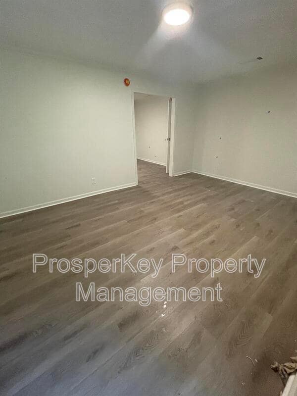 Building Photo - 418 E Northwoods Dr