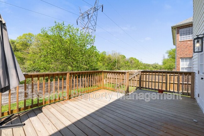 Building Photo - 703 Brent Glen Pl