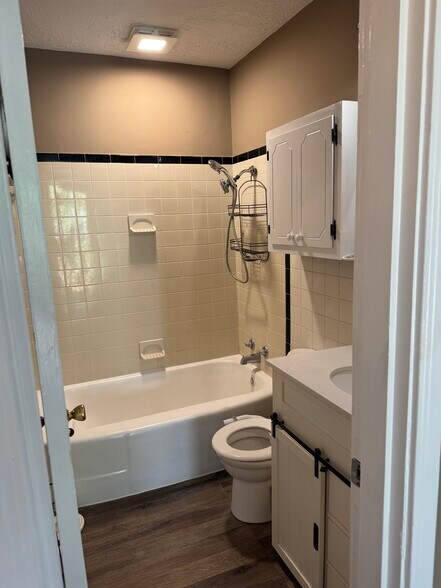 Building Photo - 1408 Fort Manor Dr