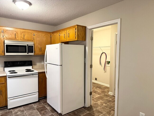 Building Photo - 310 Pappy Dr