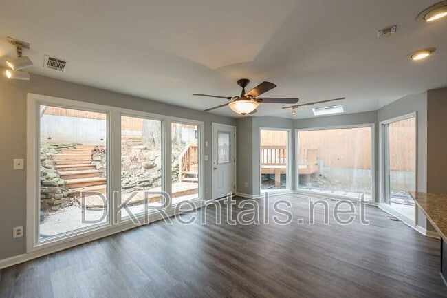 Building Photo - 876 Argonne Ave NE