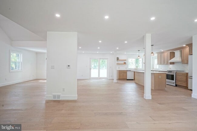 Building Photo - 316 Farmdale Rd