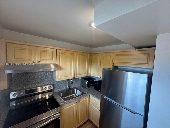 Building Photo - 1201 SW 42nd Ave