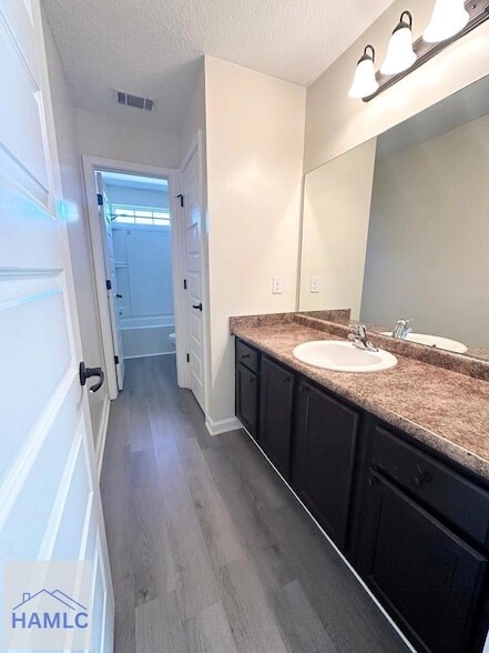 Building Photo - 60 Creekside Dr N West