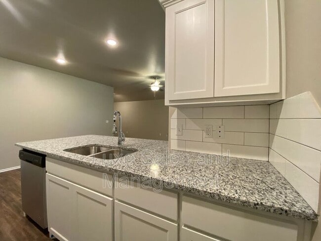 Building Photo - 5220 Oakwood Villa Ct