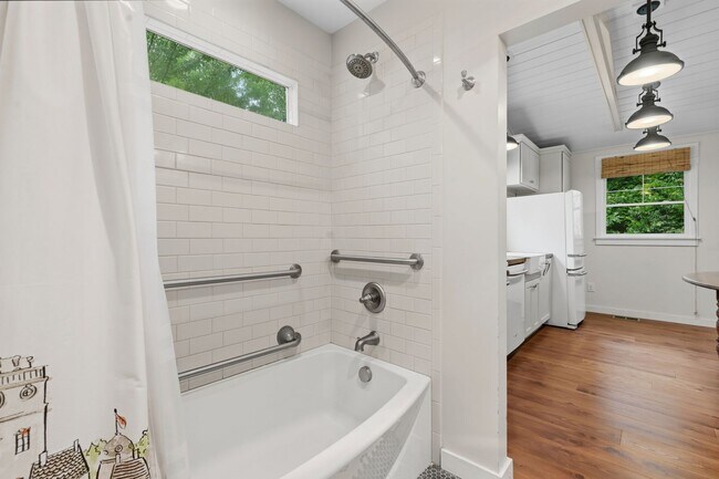Building Photo - Charming 1BR ADU in Coveted Hope Valley with Private Screened Porch
