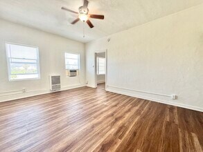 Building Photo - 800 N Las Palmas Ave