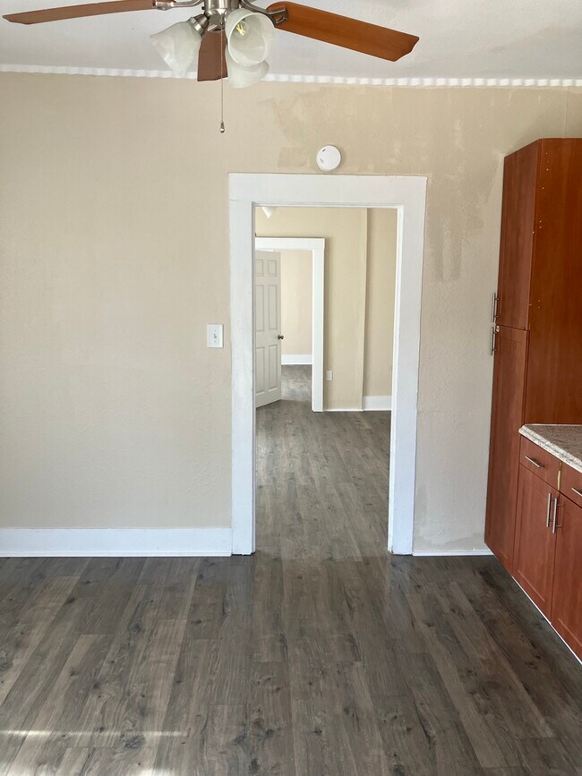Building Photo - 230 W Lee Ave