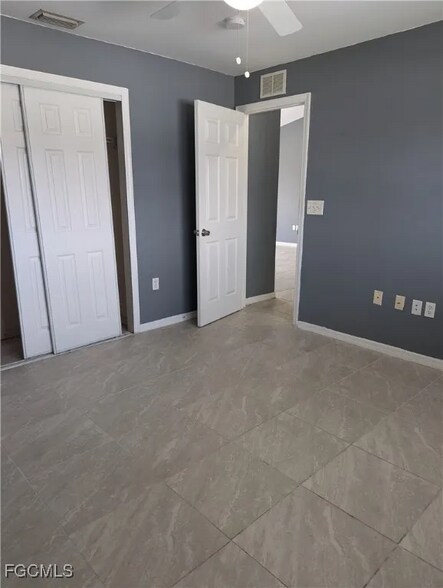 Building Photo - 2405 Mansfield Ave S