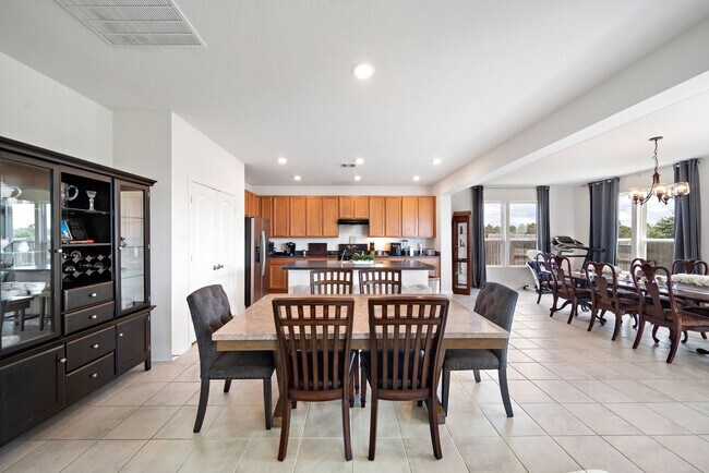 Building Photo - 25203 Farmdale Ln
