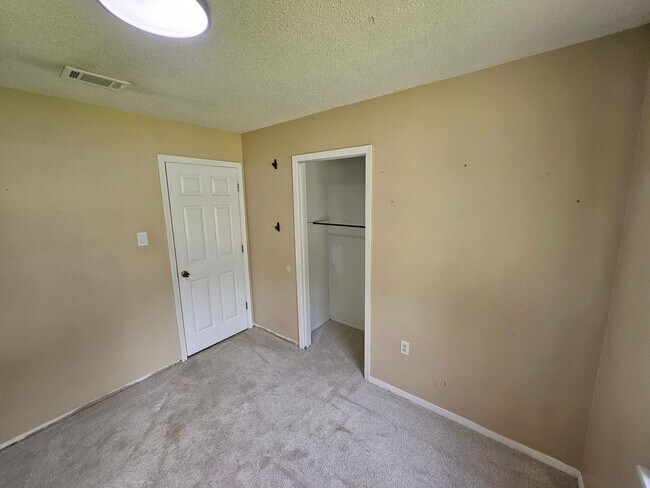 Building Photo - 402 Lefoi Ln