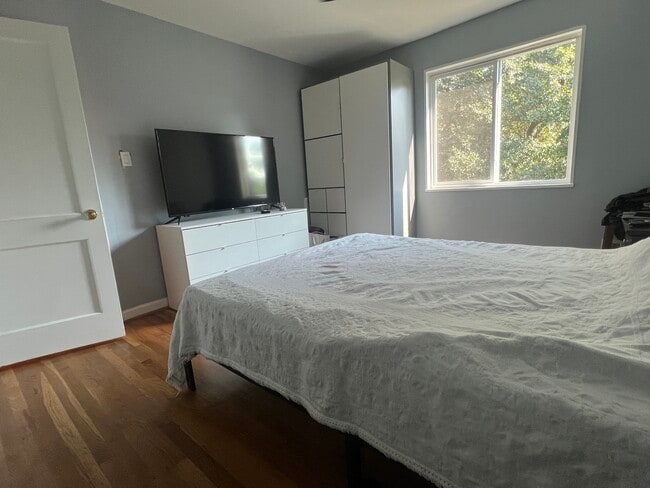 Building Photo - 209 Unicorn Pl