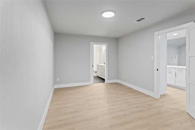 Building Photo - 3907 Carmel Dr