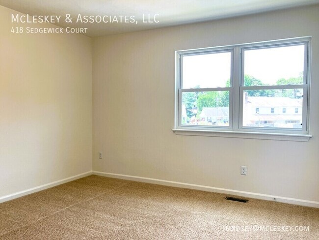 Building Photo - 418 Sedgewick Ct