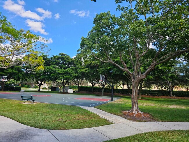 Building Photo - 7533 Topiary Ave