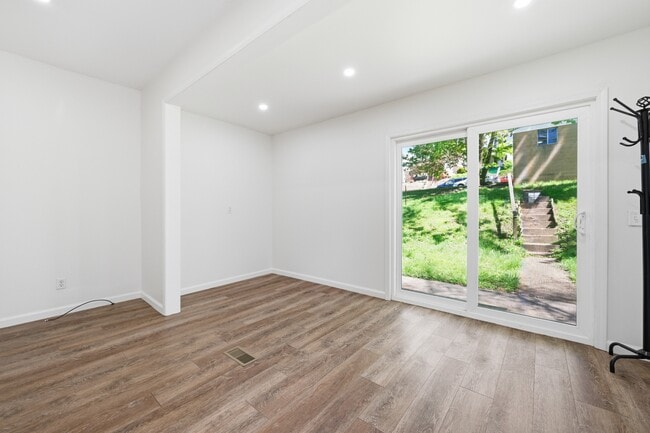 Building Photo - 332 Elm Rd