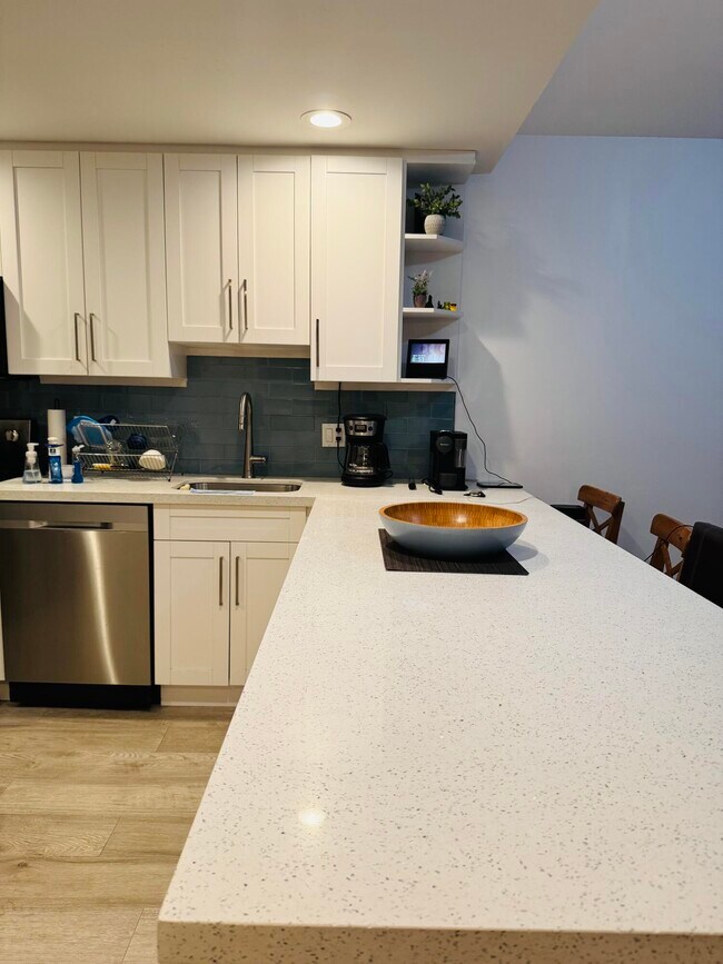 Building Photo - 2800 N Palm Aire Dr