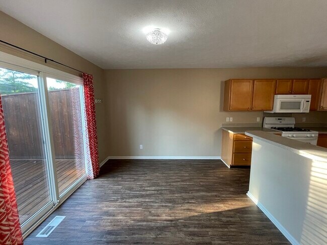 Building Photo - Forest Hills Condo 2 Bedroom  Clements Mill