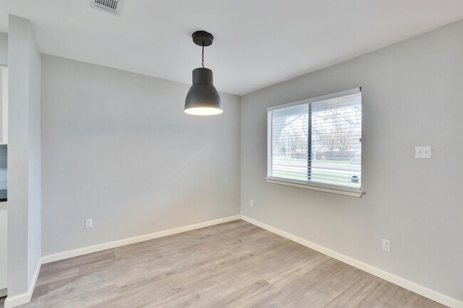 Building Photo - 2203 E Stassney Ln