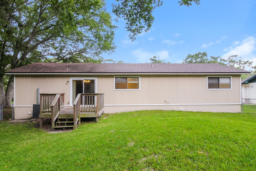 Building Photo - 8442 Finwood Ave