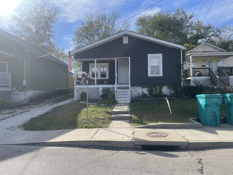 Primary Photo - 765 S Main St