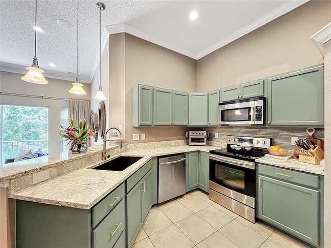 Building Photo - 704 Seagate Dr