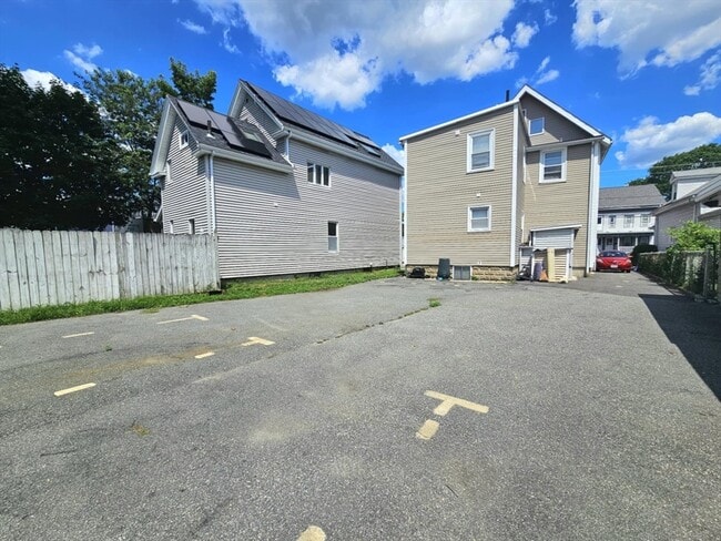 Building Photo - 398 Charles St