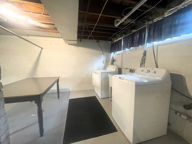 Building Photo - Charming 3-Bedroom, 2-Bathroom Williams Bay Home with Spacious Attic