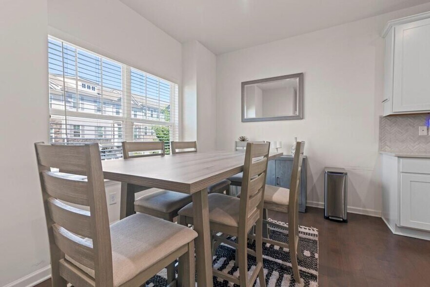 Building Photo - 940 Society Cir